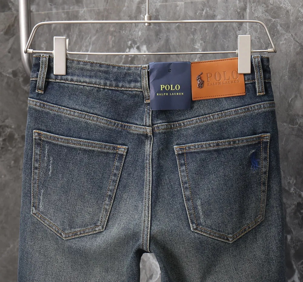 P230 POLO 2025 Autumn and Winter European Counter New Style, Super A Purchasing Level Overseas Trading Company Order Source, Top Original High-end Men's Customized Fashion Slim Small Straight Jeans 0999～6 Color: Heavy craftsmanship, fried sand and water, picture color Size: 29-40 Fabric: Denim washed jeans! Luxurious experience. Customer-supplied trade channel. The simple and charming classic trousers are made of customer-supplied denim. The texture is thick, comfortable and breathable. The high-quality tailoring is top-notch, and the overall design is very refined. The cuffing design on the inside and outside is perfect, and the use of poly-strand mechanical needle edge-sealing technology highlights the brand's luxurious inner charm. The brand logo is full and thick, and the chiseled buttons are thick and rigorous, bringing a new fashion taste to this mediocre trousers!  Excipients: Complete with three standards